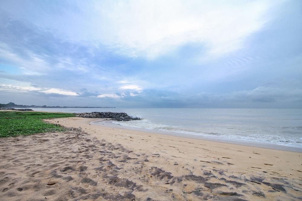 Ceylonica Beach Hotel Negombo Exteriör bild